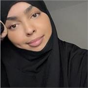 Je parle la langues des signes car mes deux parents sont sourds. Je donne des cours en visio et je m’adapte à vos budget